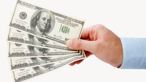 It takes a few home sales to acquire a knack for picking the best offers. Here's how you can make the right choice with your first.